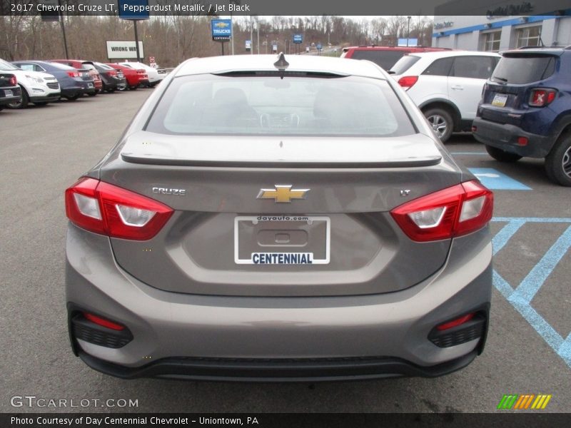 Pepperdust Metallic / Jet Black 2017 Chevrolet Cruze LT