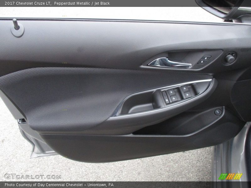 Pepperdust Metallic / Jet Black 2017 Chevrolet Cruze LT