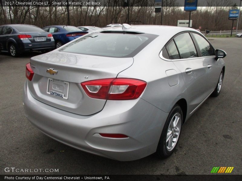 Silver Ice Metallic / Jet Black 2017 Chevrolet Cruze LT