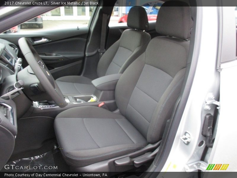 Silver Ice Metallic / Jet Black 2017 Chevrolet Cruze LT