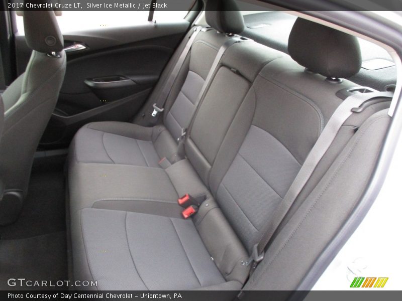 Silver Ice Metallic / Jet Black 2017 Chevrolet Cruze LT