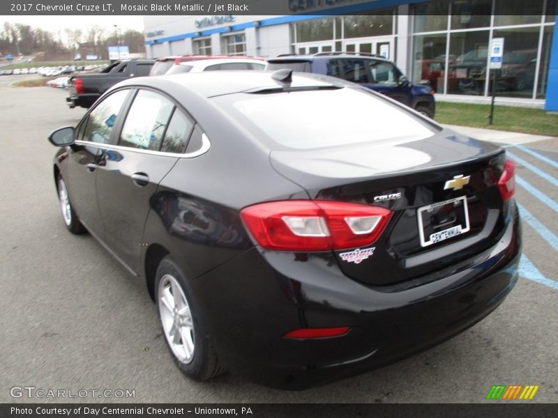 Mosaic Black Metallic / Jet Black 2017 Chevrolet Cruze LT