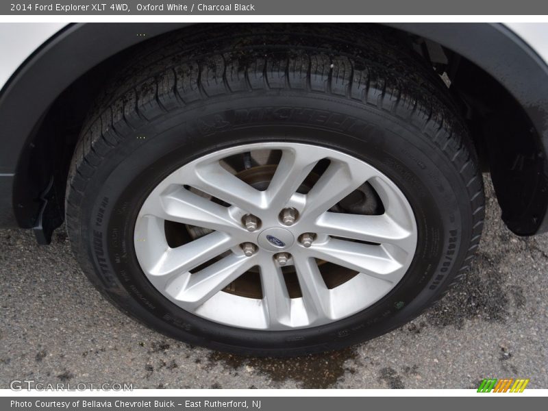 Oxford White / Charcoal Black 2014 Ford Explorer XLT 4WD