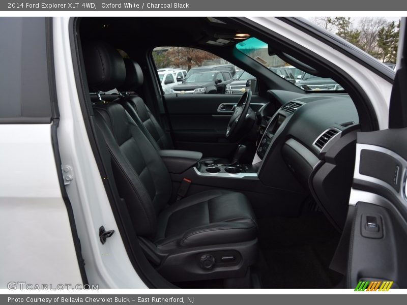 Oxford White / Charcoal Black 2014 Ford Explorer XLT 4WD