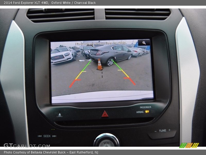 Oxford White / Charcoal Black 2014 Ford Explorer XLT 4WD