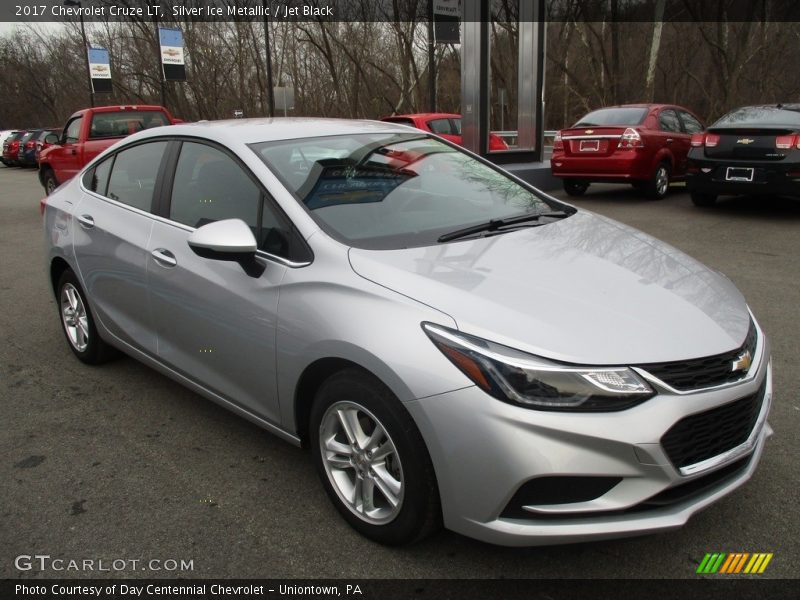 Silver Ice Metallic / Jet Black 2017 Chevrolet Cruze LT