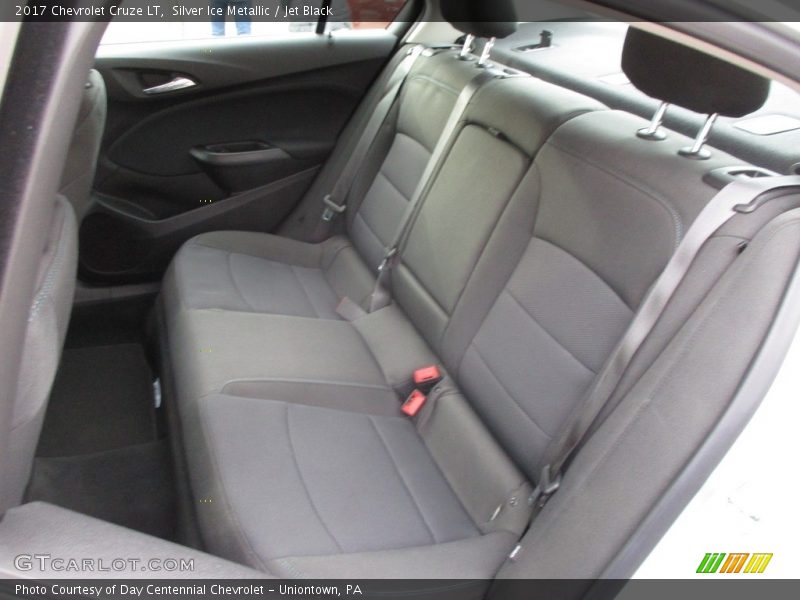 Silver Ice Metallic / Jet Black 2017 Chevrolet Cruze LT