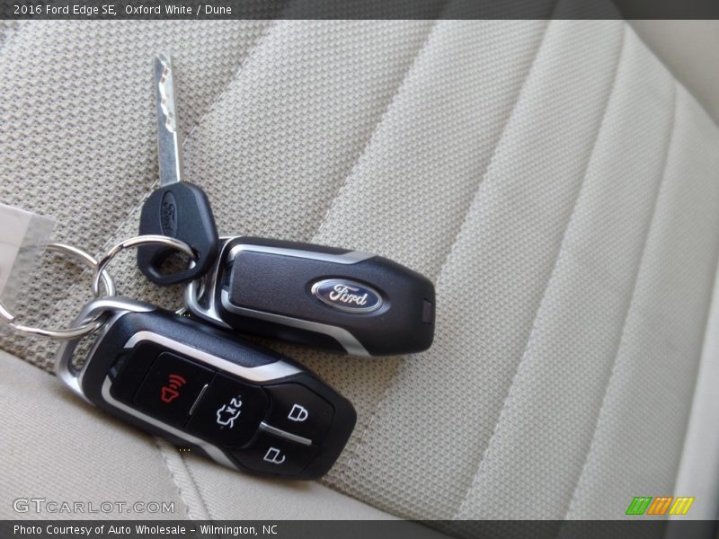 Oxford White / Dune 2016 Ford Edge SE