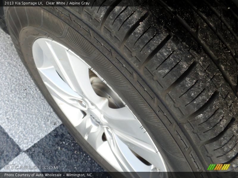 Clear White / Alpine Gray 2013 Kia Sportage LX