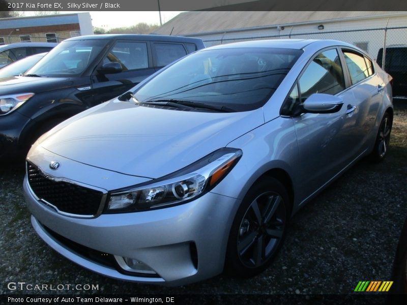 Front 3/4 View of 2017 Forte EX