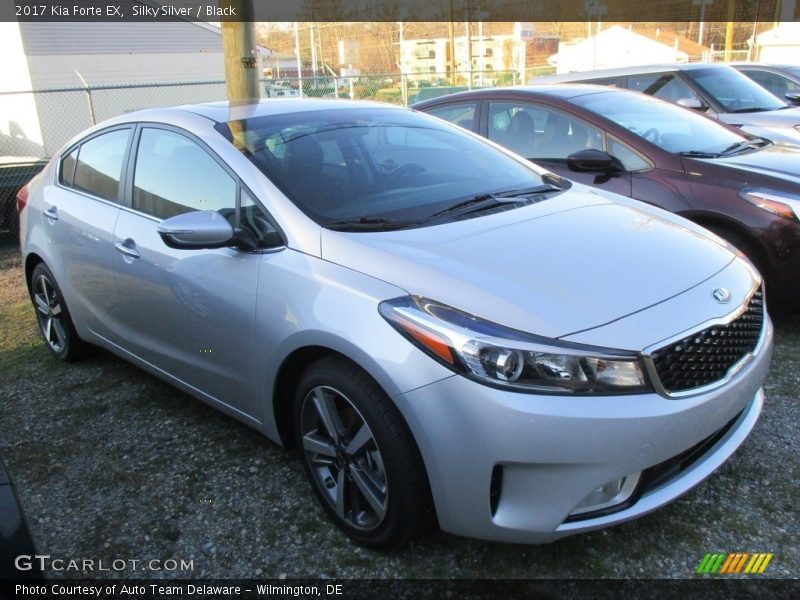 Front 3/4 View of 2017 Forte EX