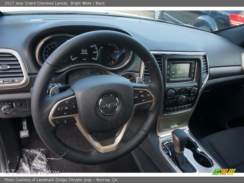 Bright White / Black 2017 Jeep Grand Cherokee Laredo