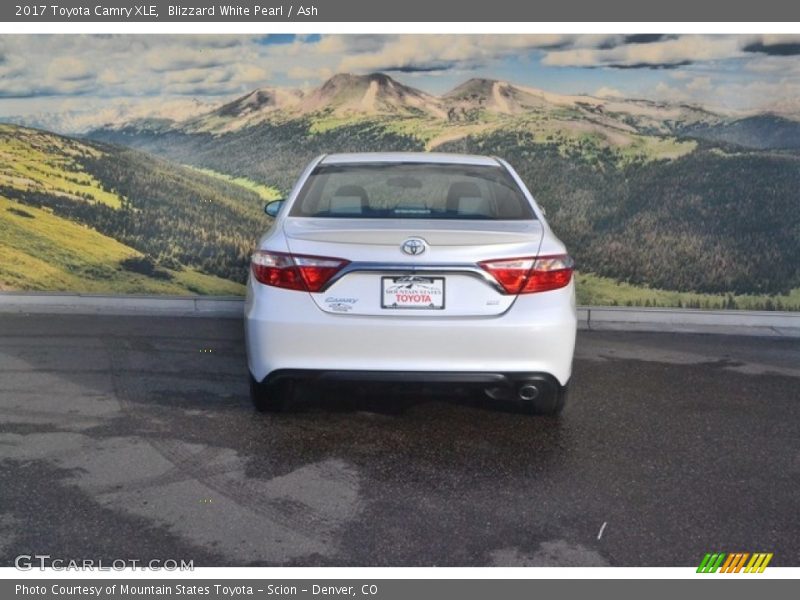 Blizzard White Pearl / Ash 2017 Toyota Camry XLE