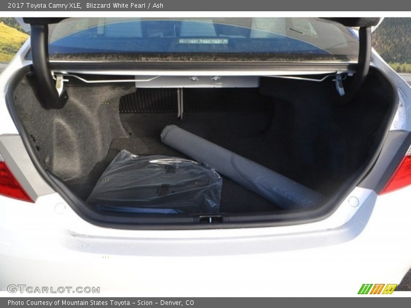 Blizzard White Pearl / Ash 2017 Toyota Camry XLE