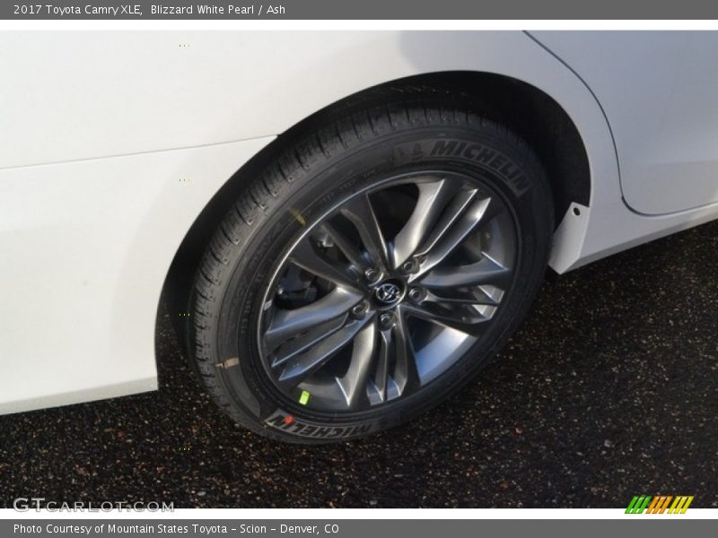 Blizzard White Pearl / Ash 2017 Toyota Camry XLE