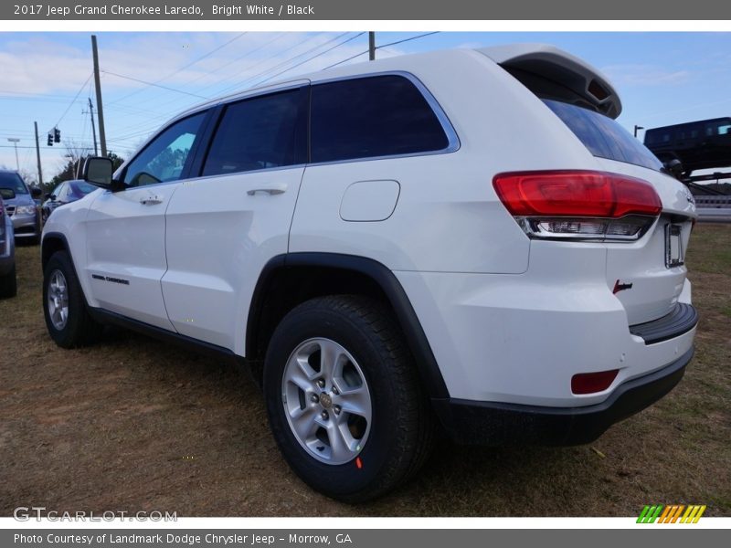 Bright White / Black 2017 Jeep Grand Cherokee Laredo