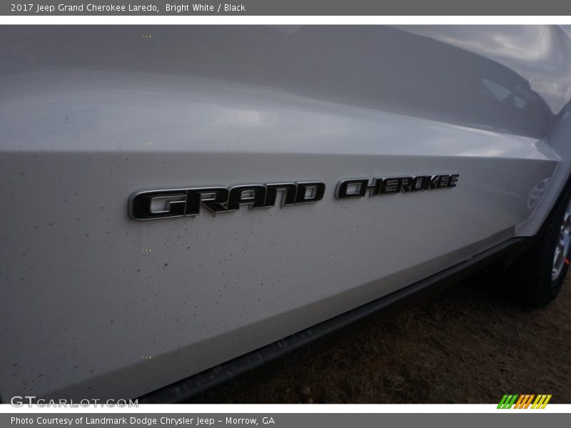 Bright White / Black 2017 Jeep Grand Cherokee Laredo
