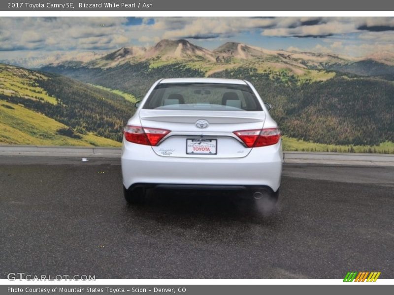 Blizzard White Pearl / Ash 2017 Toyota Camry SE