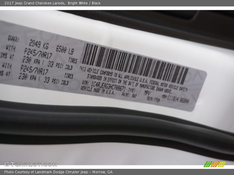 Bright White / Black 2017 Jeep Grand Cherokee Laredo