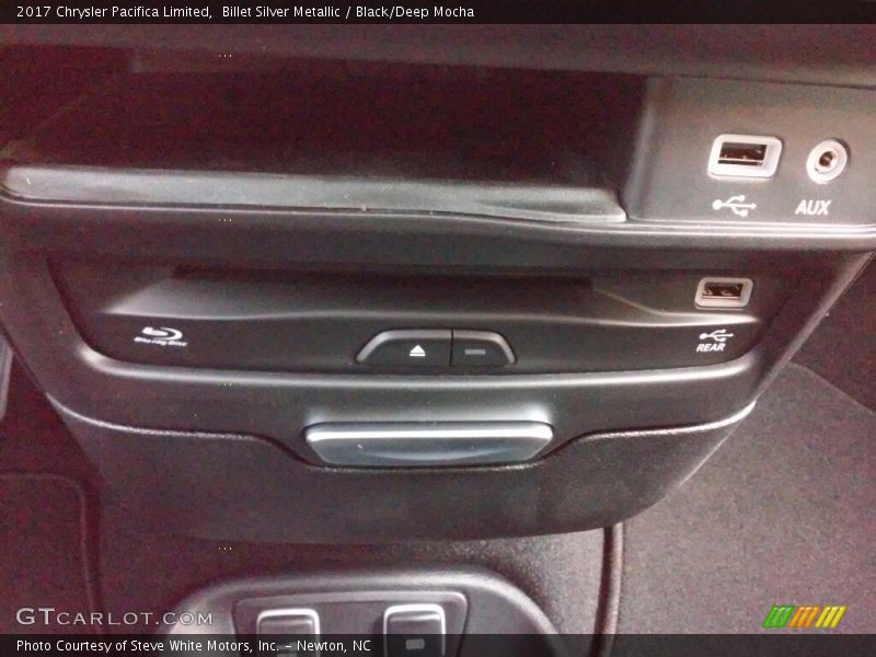 Billet Silver Metallic / Black/Deep Mocha 2017 Chrysler Pacifica Limited