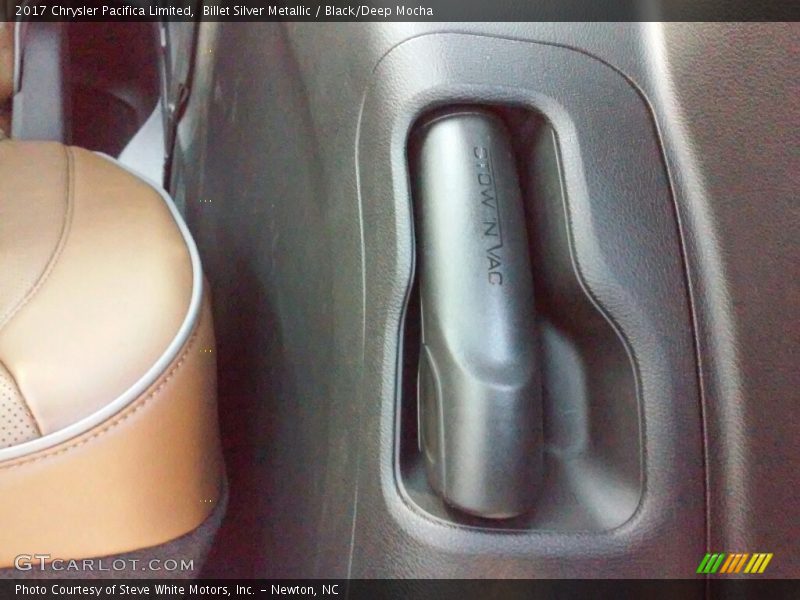 Billet Silver Metallic / Black/Deep Mocha 2017 Chrysler Pacifica Limited