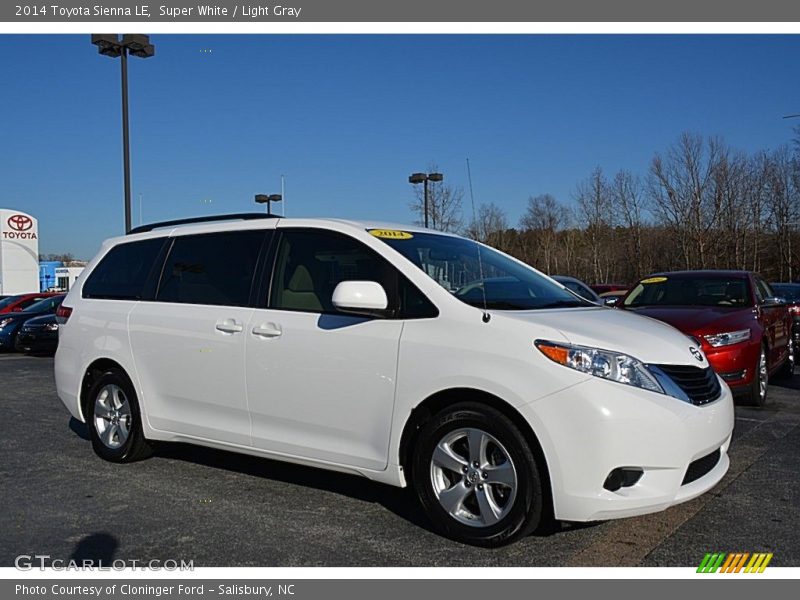 Super White / Light Gray 2014 Toyota Sienna LE