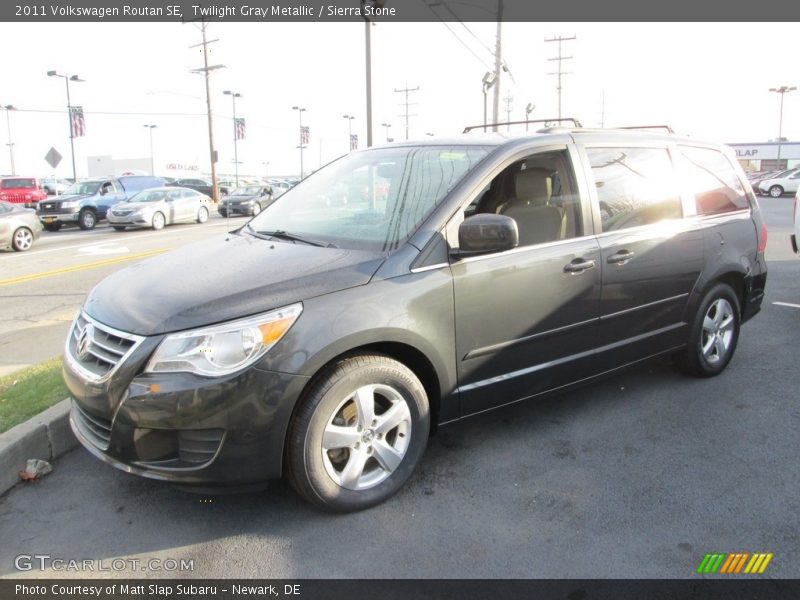 Twilight Gray Metallic / Sierra Stone 2011 Volkswagen Routan SE