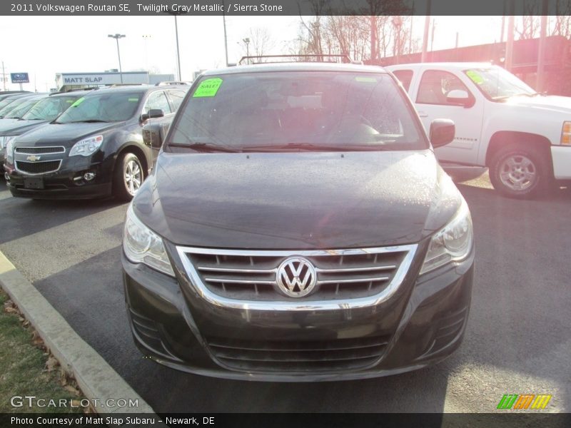 Twilight Gray Metallic / Sierra Stone 2011 Volkswagen Routan SE