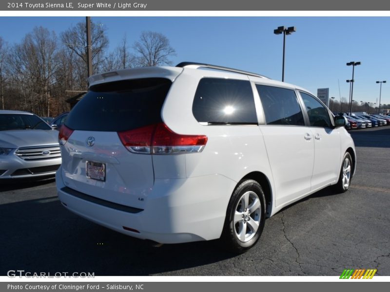Super White / Light Gray 2014 Toyota Sienna LE