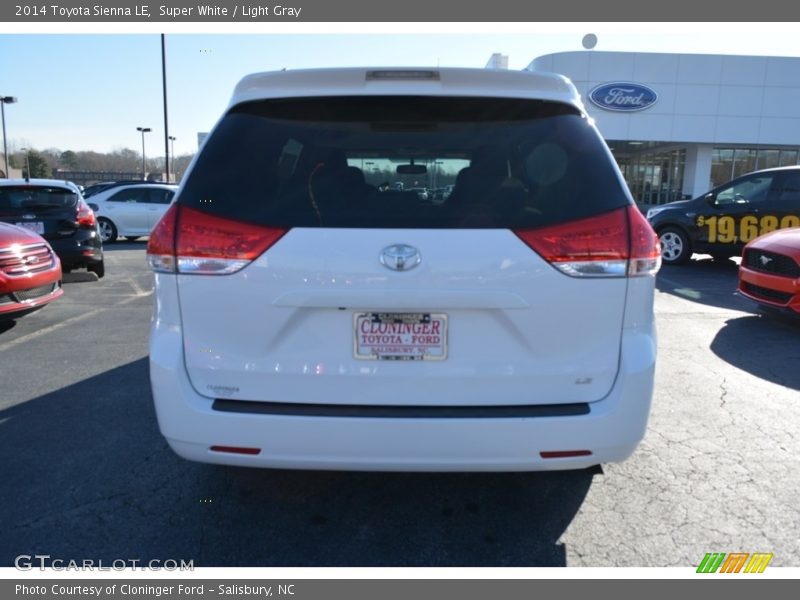 Super White / Light Gray 2014 Toyota Sienna LE