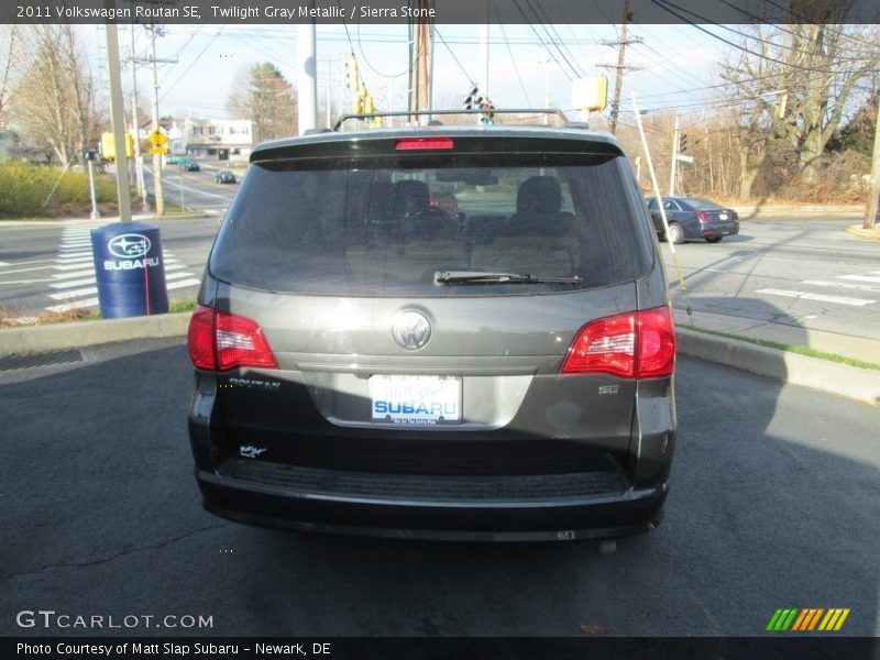 Twilight Gray Metallic / Sierra Stone 2011 Volkswagen Routan SE
