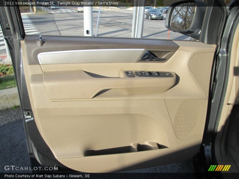 Twilight Gray Metallic / Sierra Stone 2011 Volkswagen Routan SE