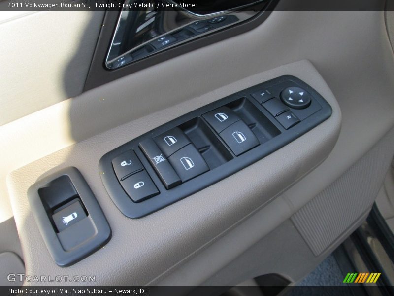 Twilight Gray Metallic / Sierra Stone 2011 Volkswagen Routan SE