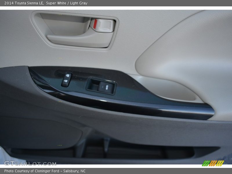 Super White / Light Gray 2014 Toyota Sienna LE