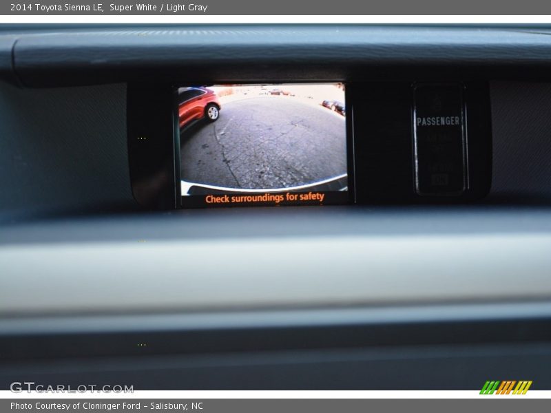 Super White / Light Gray 2014 Toyota Sienna LE