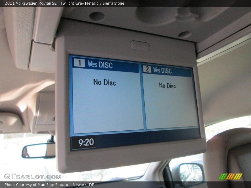 Twilight Gray Metallic / Sierra Stone 2011 Volkswagen Routan SE