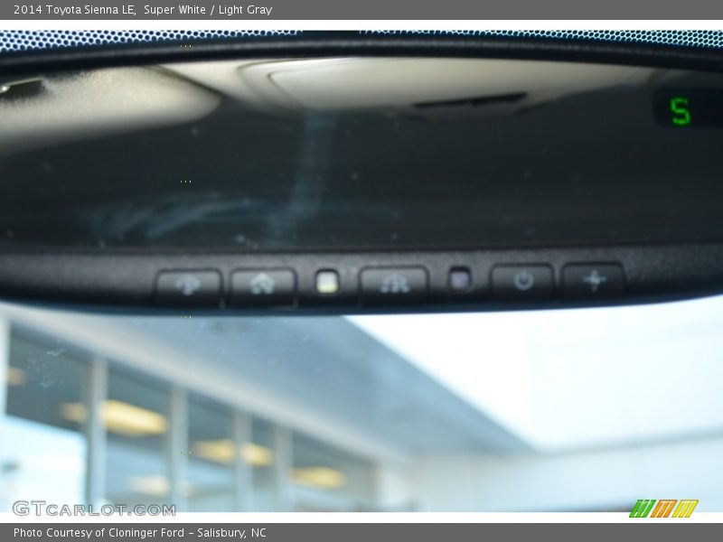 Super White / Light Gray 2014 Toyota Sienna LE