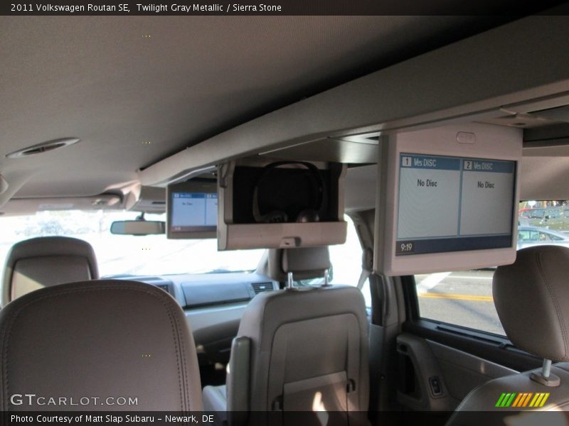Twilight Gray Metallic / Sierra Stone 2011 Volkswagen Routan SE