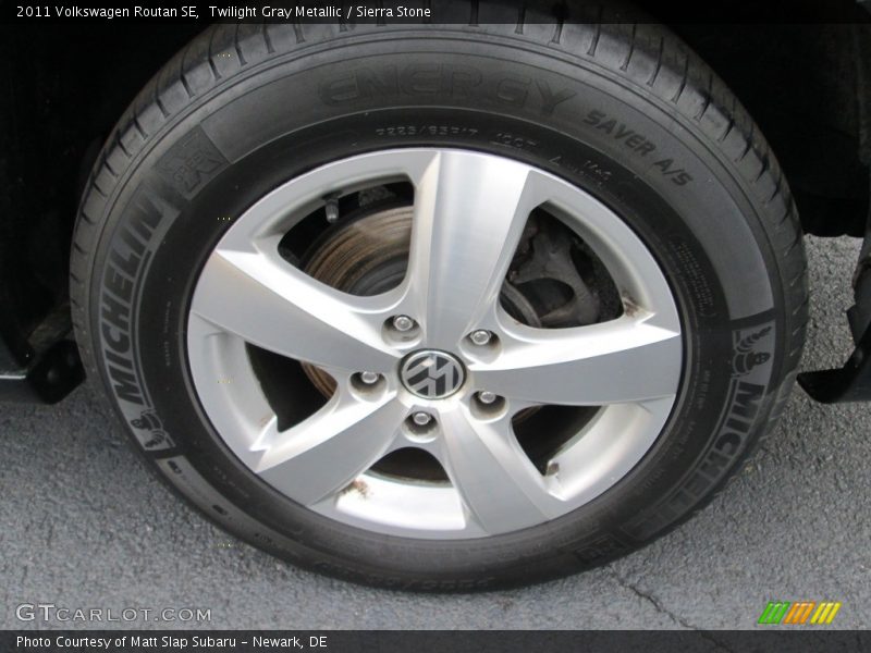 Twilight Gray Metallic / Sierra Stone 2011 Volkswagen Routan SE