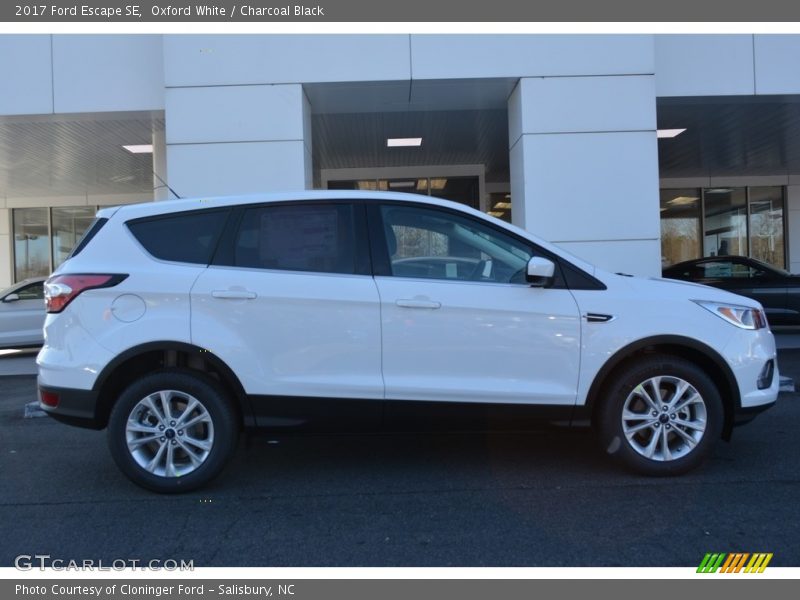 Oxford White / Charcoal Black 2017 Ford Escape SE