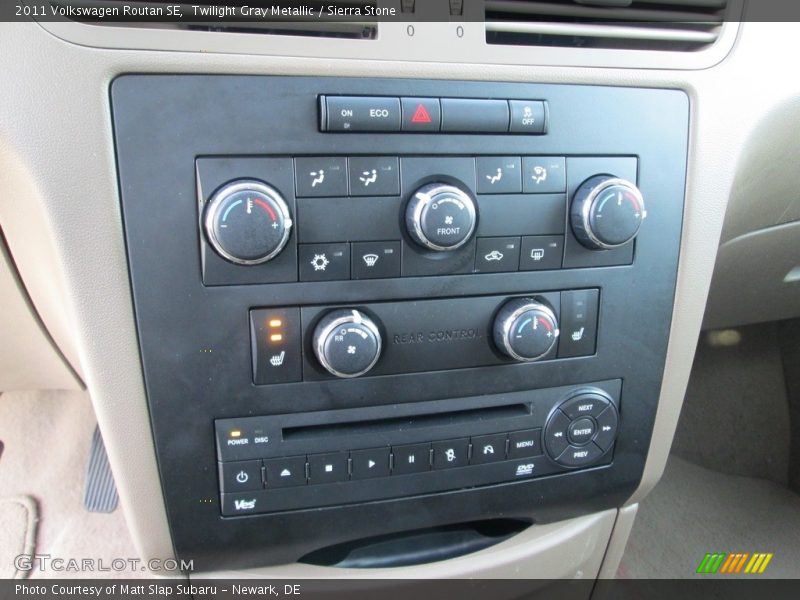 Twilight Gray Metallic / Sierra Stone 2011 Volkswagen Routan SE