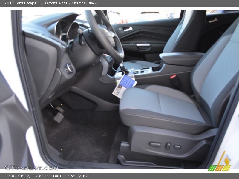 Oxford White / Charcoal Black 2017 Ford Escape SE