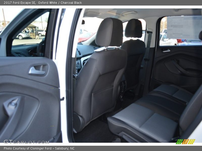 Oxford White / Charcoal Black 2017 Ford Escape SE