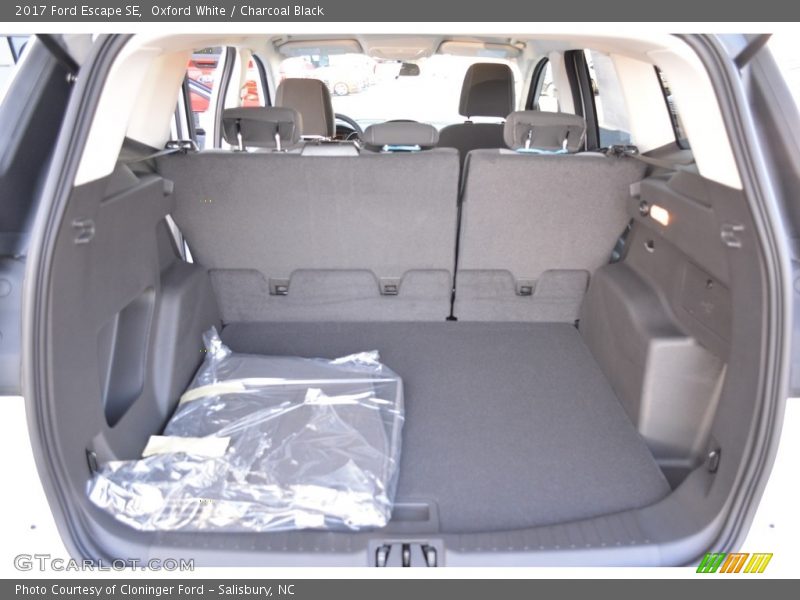 Oxford White / Charcoal Black 2017 Ford Escape SE