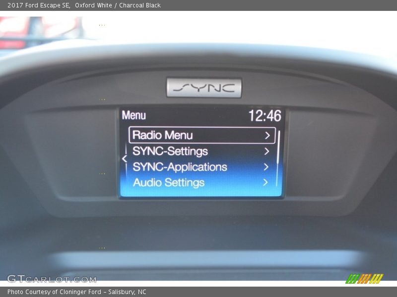 Oxford White / Charcoal Black 2017 Ford Escape SE