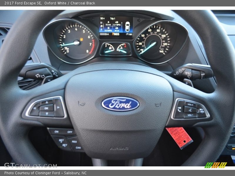 Oxford White / Charcoal Black 2017 Ford Escape SE