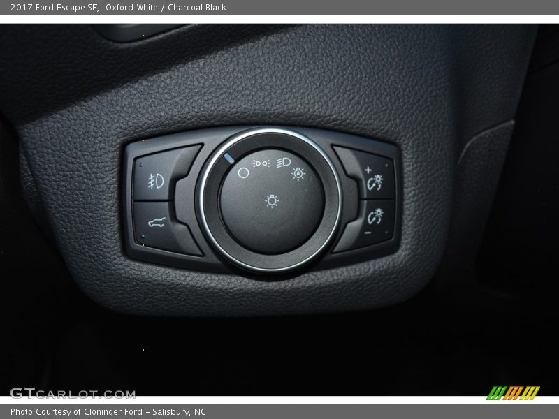 Oxford White / Charcoal Black 2017 Ford Escape SE