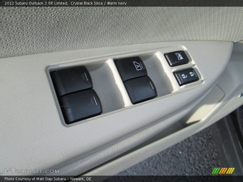 Crystal Black Silica / Warm Ivory 2012 Subaru Outback 3.6R Limited