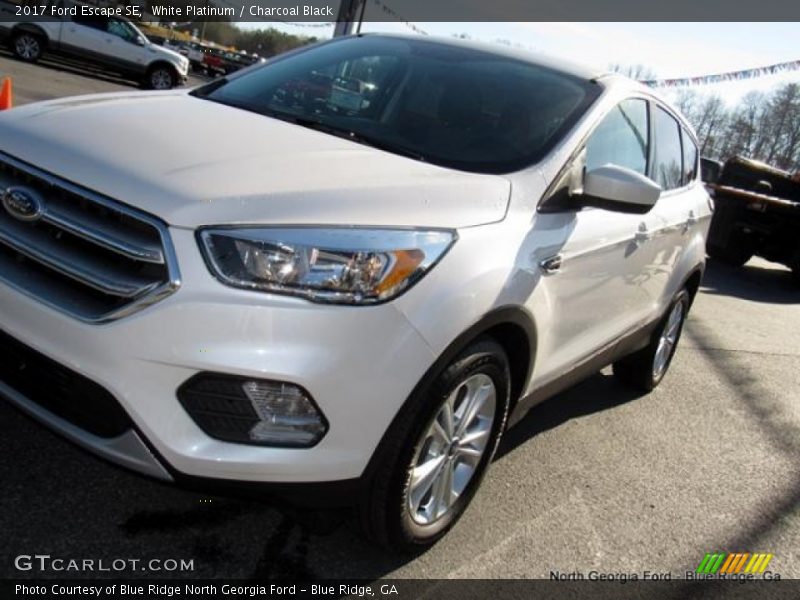 White Platinum / Charcoal Black 2017 Ford Escape SE