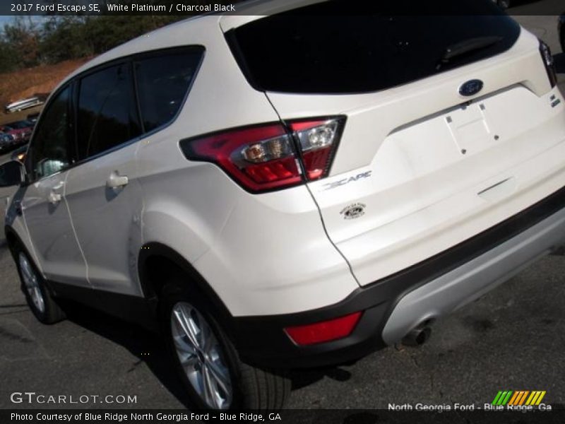 White Platinum / Charcoal Black 2017 Ford Escape SE